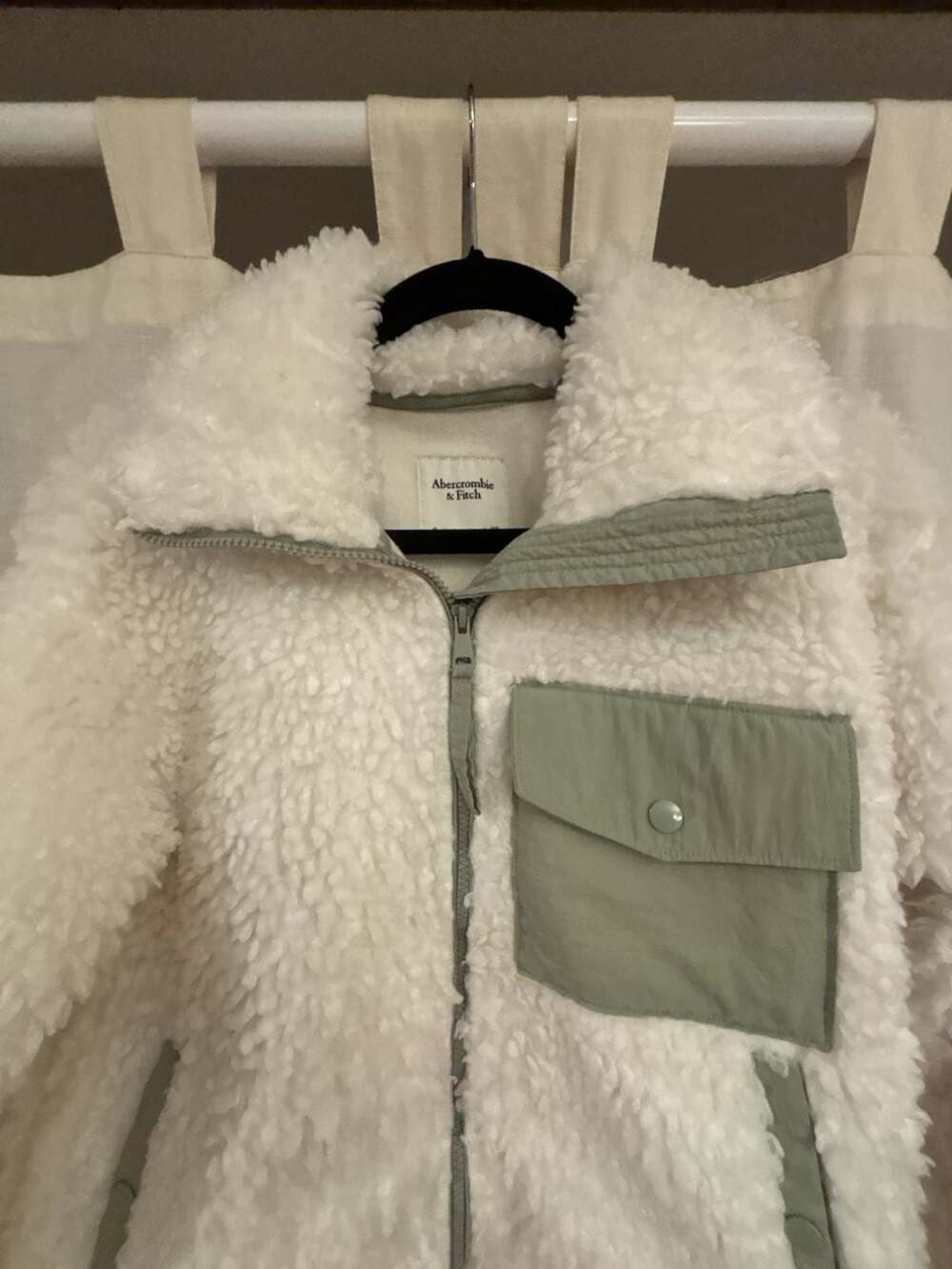 Abercrombie & Fitch Full-Zip Utility Sherpa Jacket In White and Sage Green - Picture 4 of 6